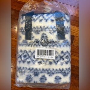 Victoria's Secret Navy and Cream Fleece Patterned Tote Bag